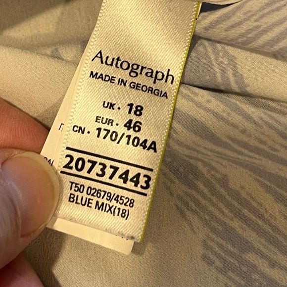 🩵 AUTOGRAPH M&S Blue Feather Print Blouse – Size EUR 46 - Picture 3 of 9